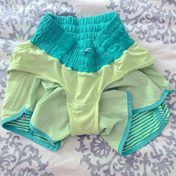 Lululemon Track That Mid Rise Shorts - Picture 7 of 7